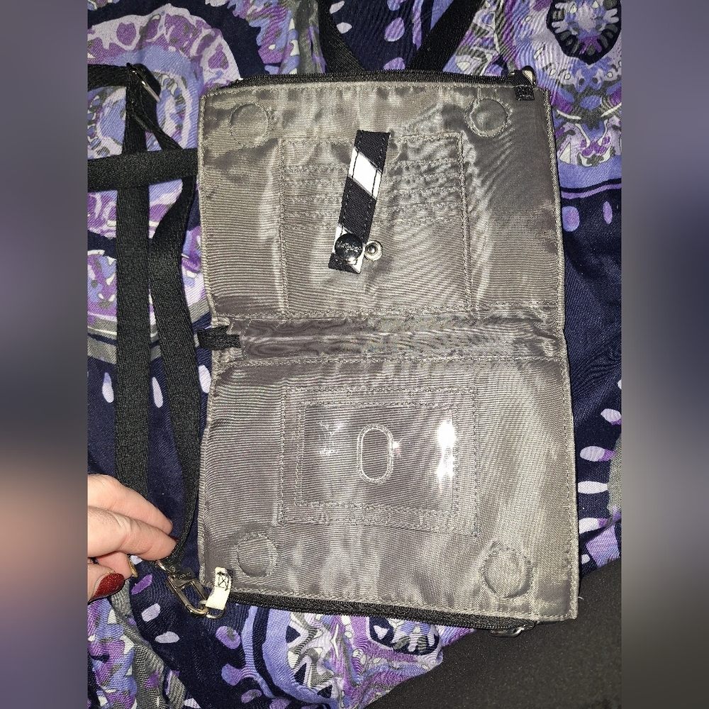 Thirty-One Black and White Chevron Crossbody Bag - Picture 7 of 9